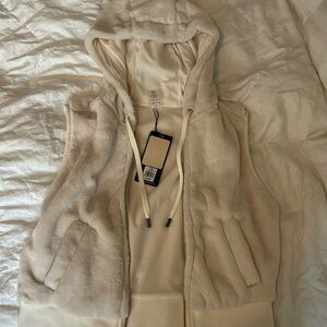 Women’s XS Calia Faux Fur Vest